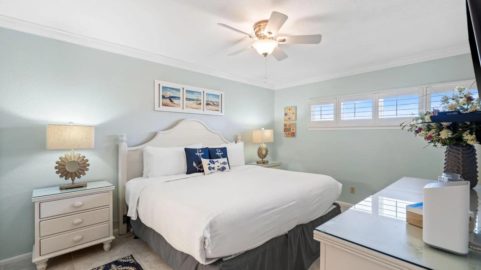 Surf And Racquet Unit 316