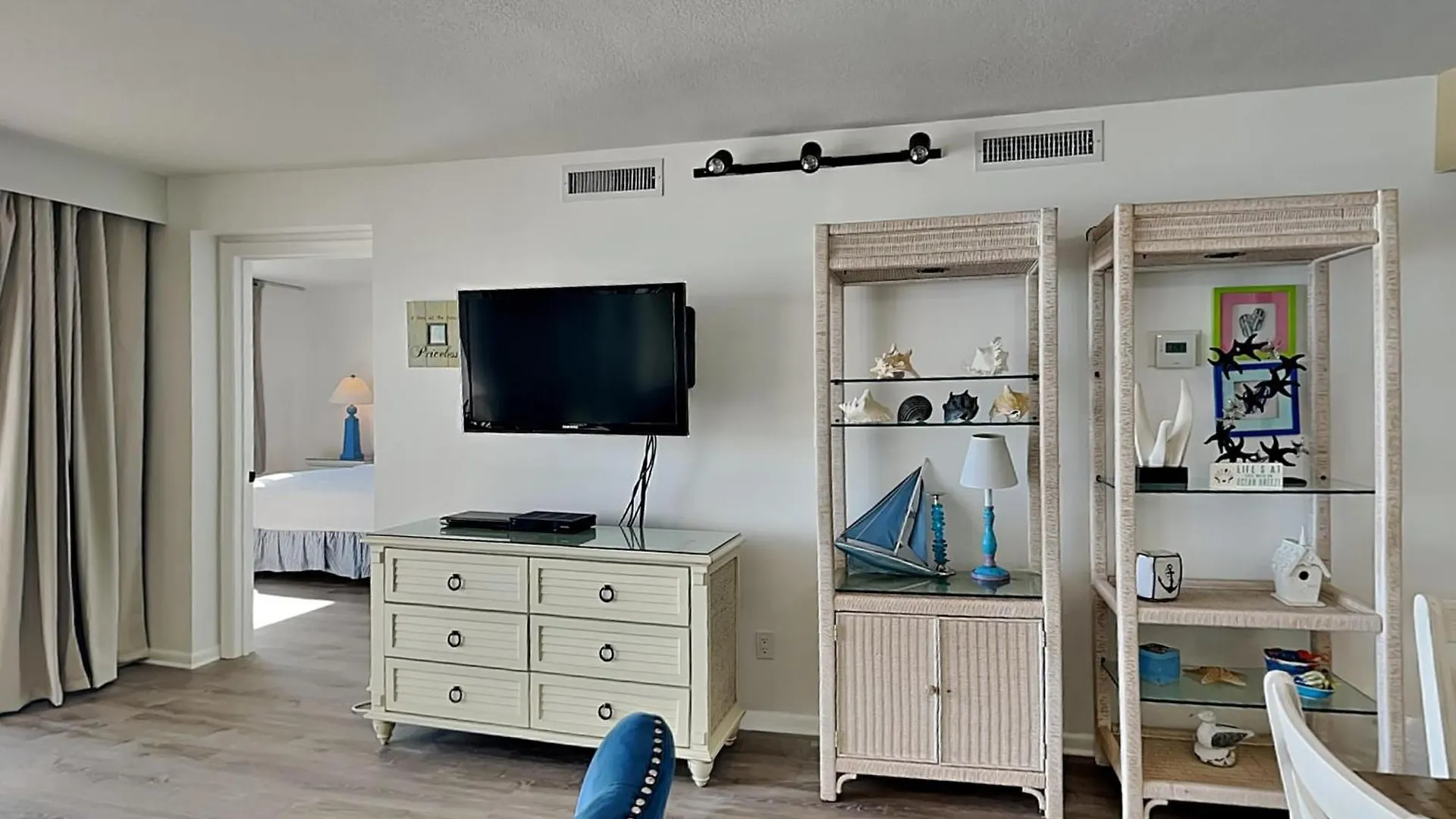 Emerald Towers 505 Apartment