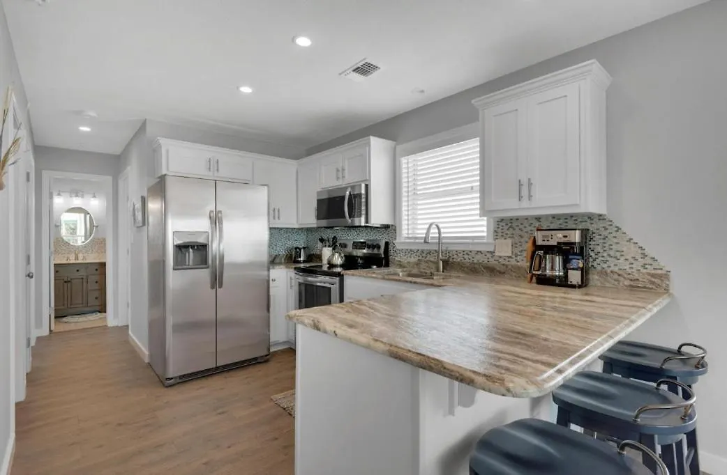 Remodeled 3 Bedroom - In The Heart Of Destin!