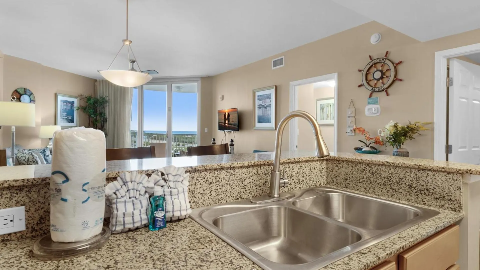 Palms #1814 Jr. 2br *
