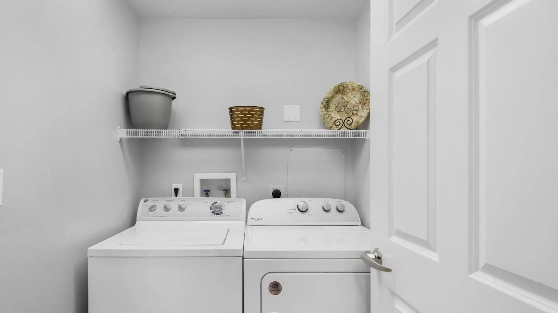 Apartment Silver Towers 1205 East *