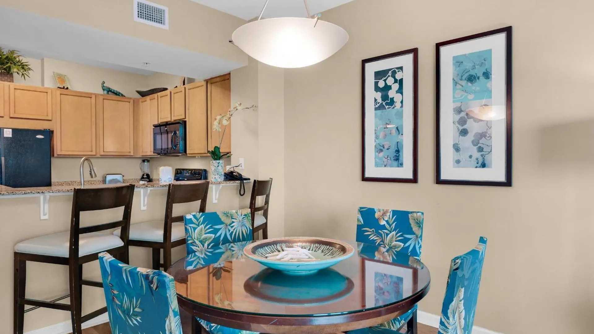 Palms #1814 Jr. 2br *