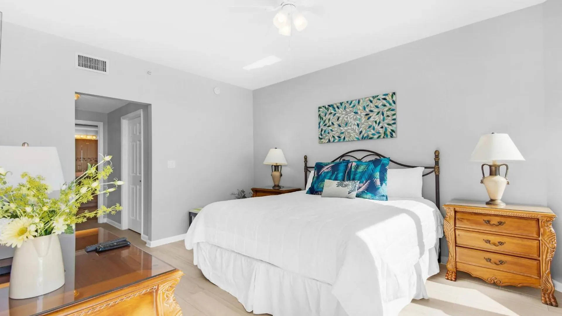 Apartment Silver Towers 1205 East