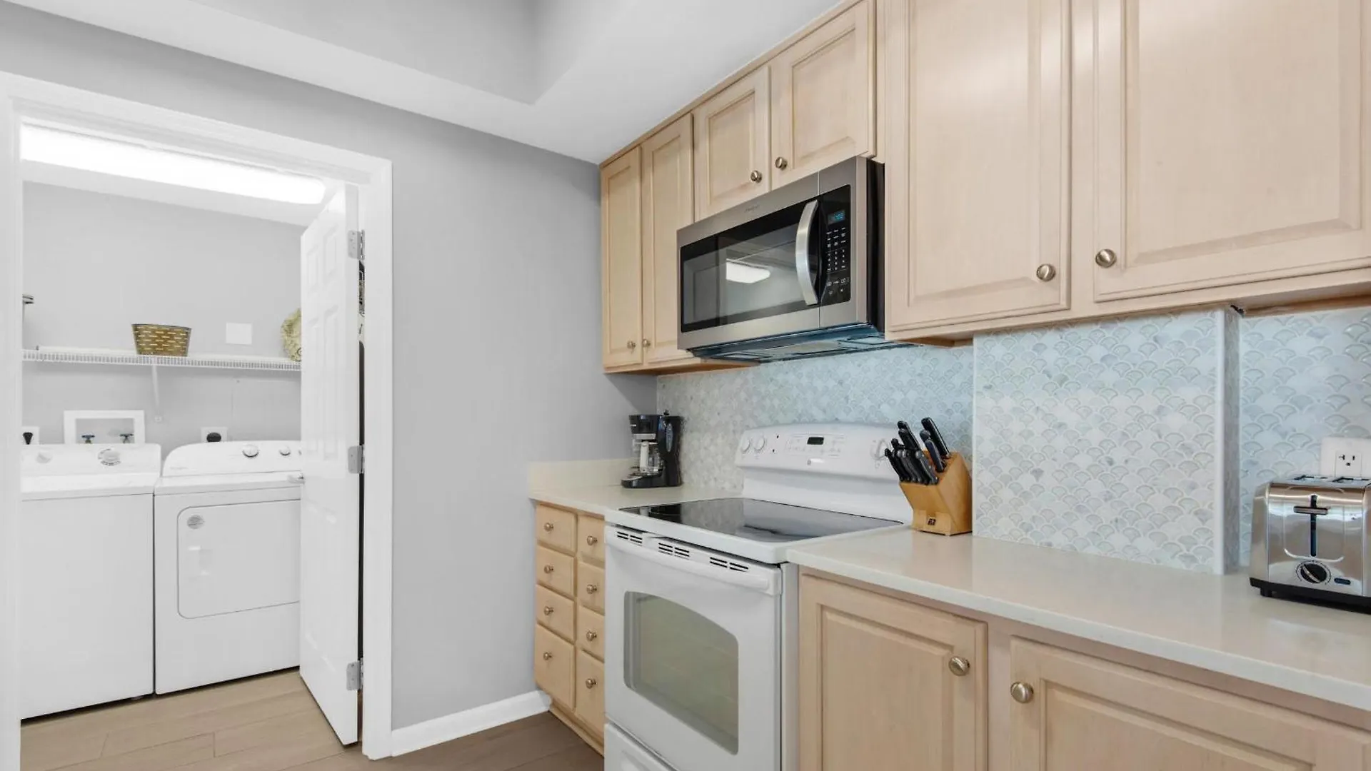 Apartment Silver Towers 1205 East *
