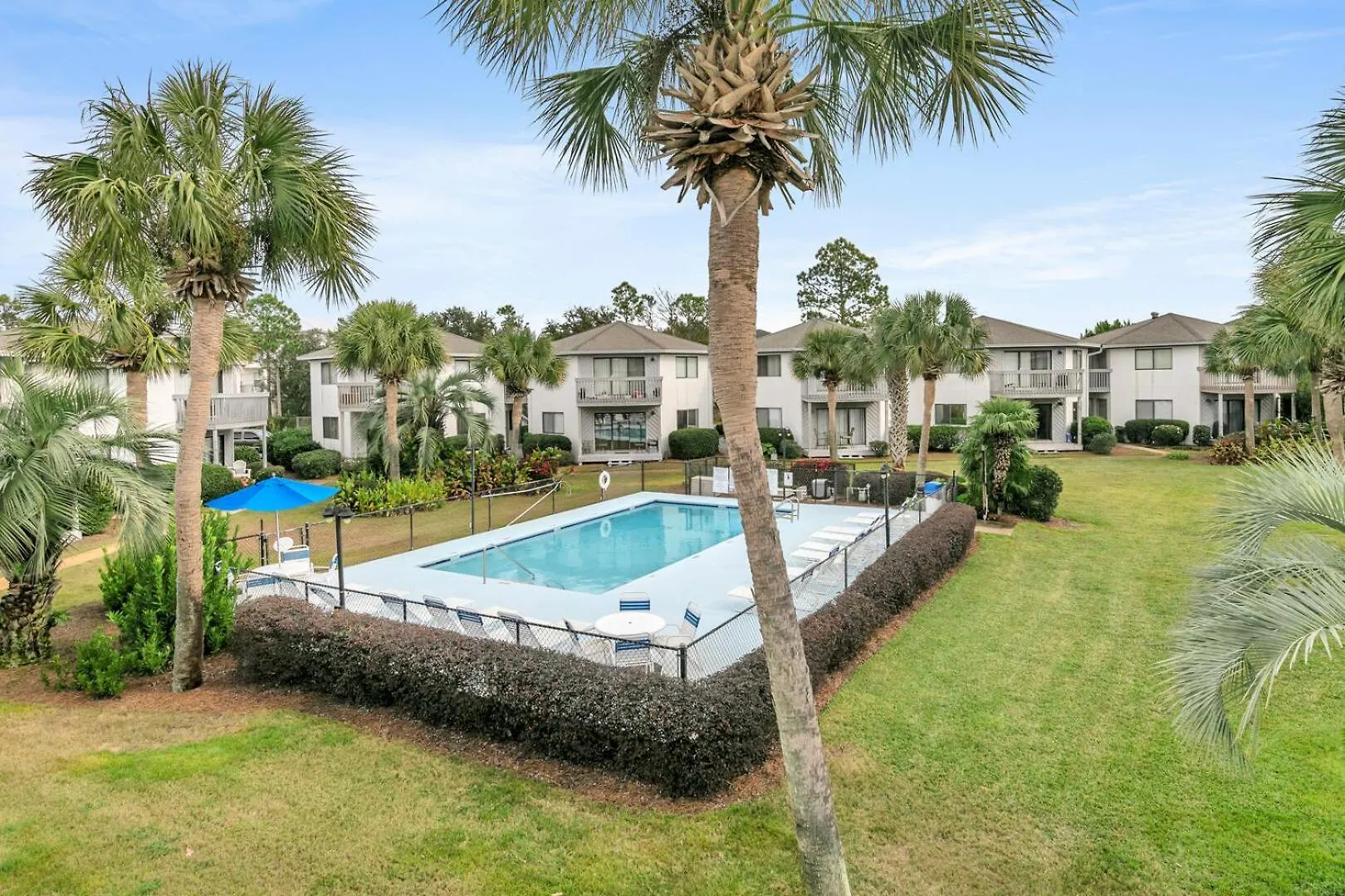 Crystal Village 16b Is A 2 Bed 2 Bath Near The Beach That Sleeps 6 度假居 *