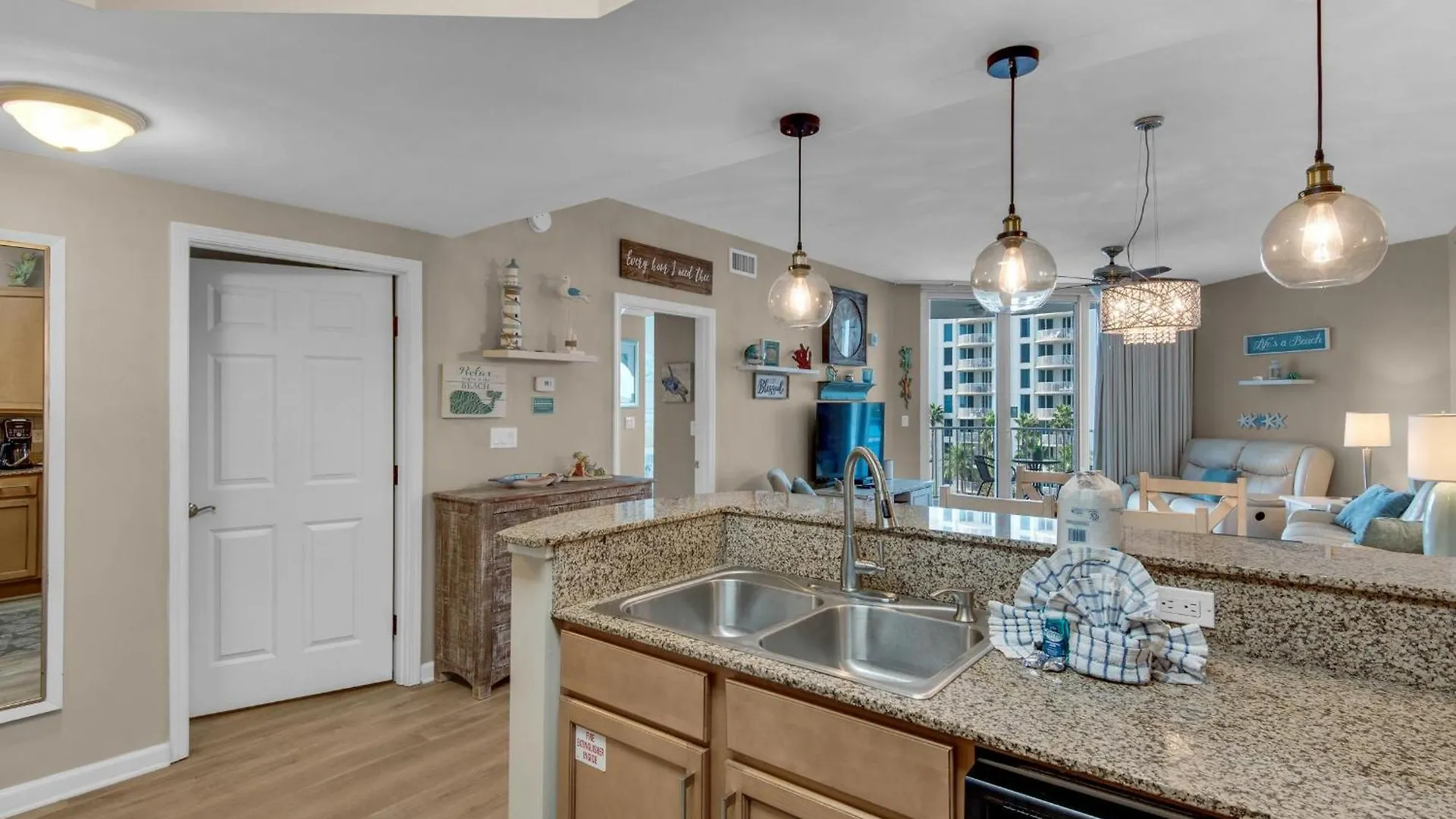 Palms #1503 Jr. 2br *