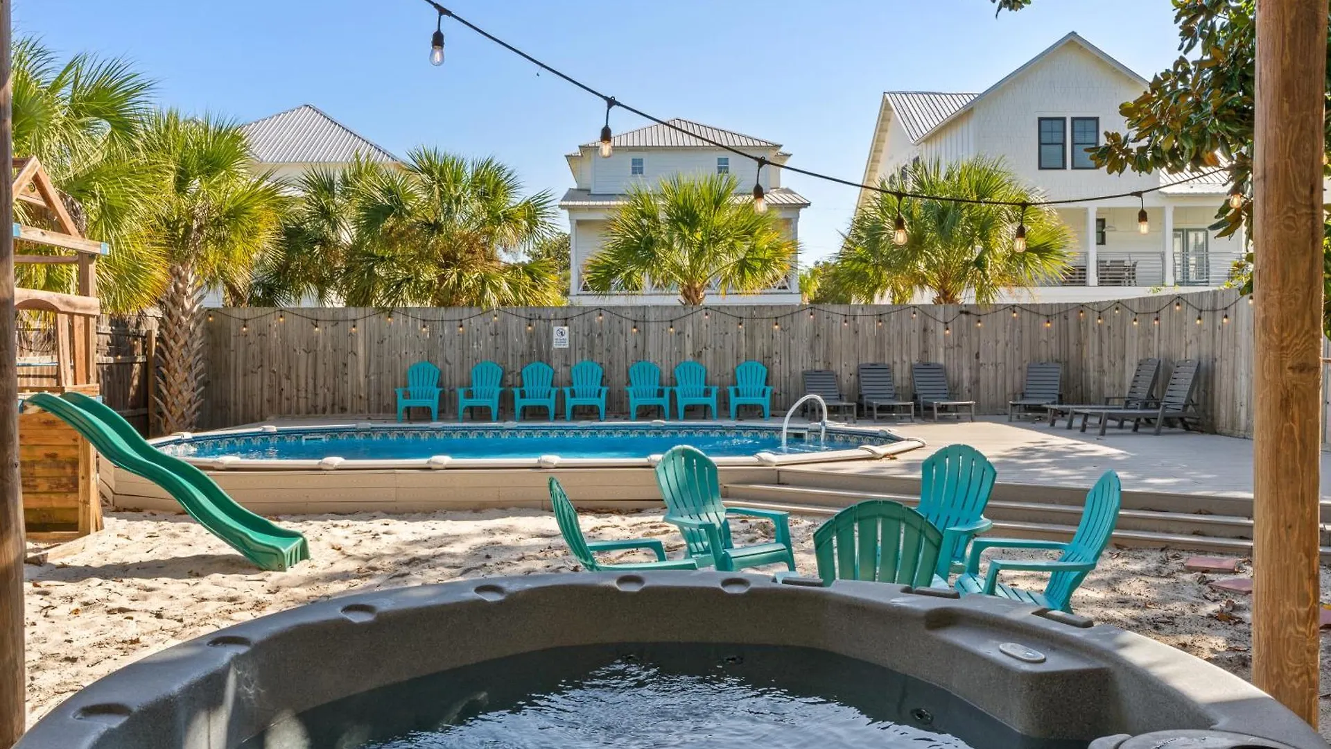 Holiday home Zula Retreat: Pet-friendly Oasis With Pool, Steps From Shore *