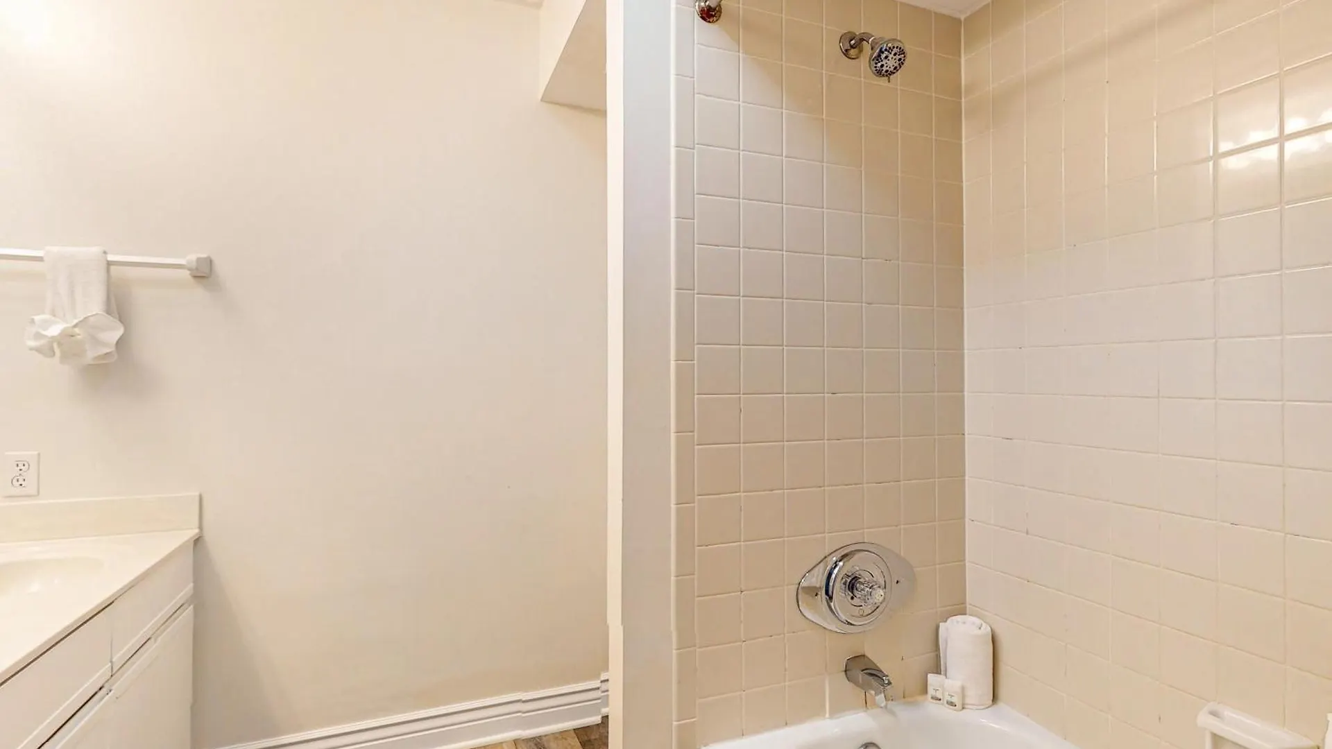 Tops'l Manor 401 Apartment *