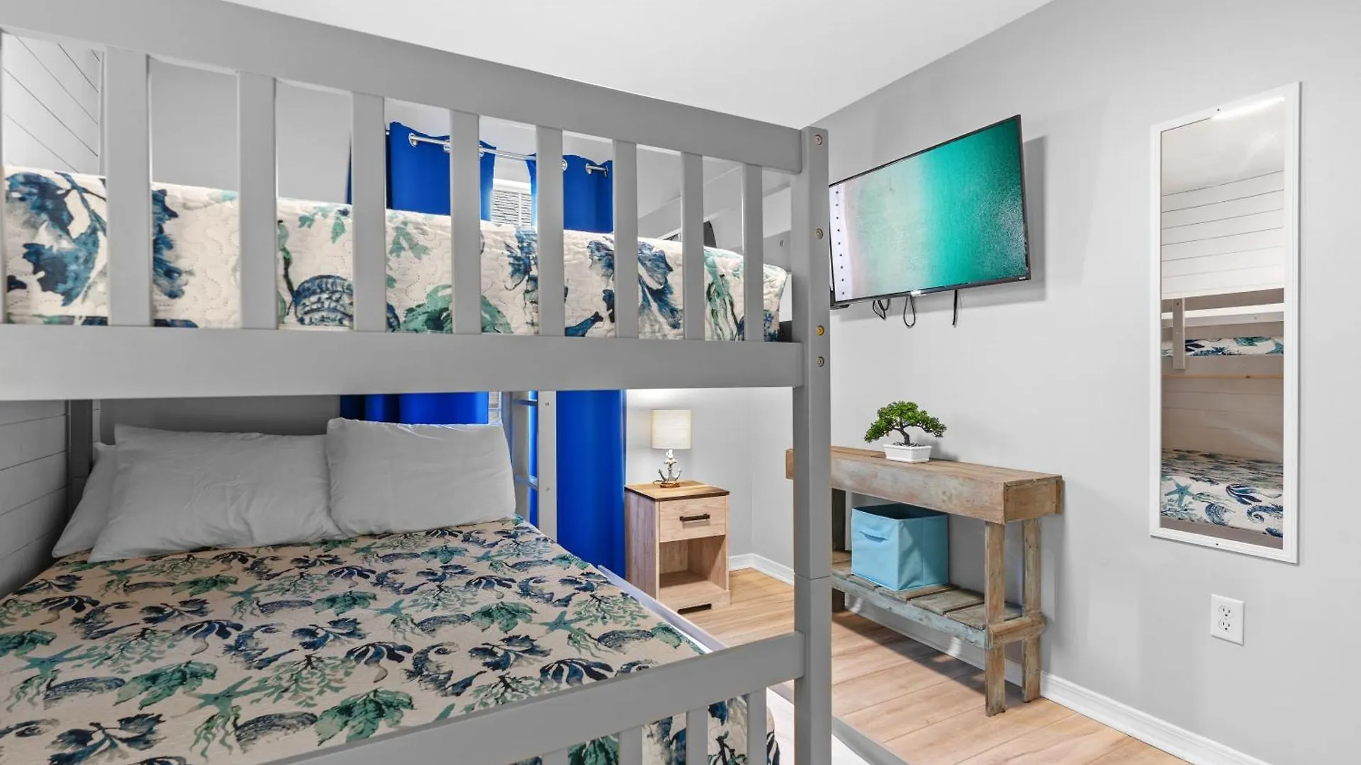 펜션 Luxurious House, Private Heated Pool, Dedicated Office, Mins Walk To & Shops