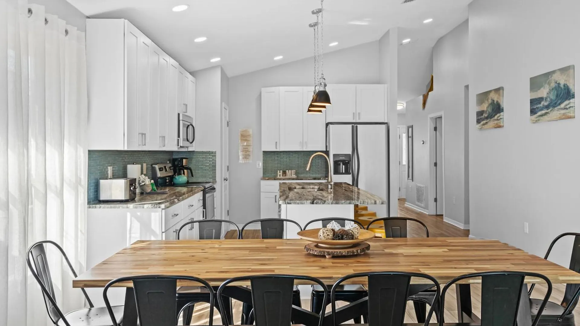 펜션 Luxurious House, Private Heated Pool, Dedicated Office, Mins Walk To & Shops *