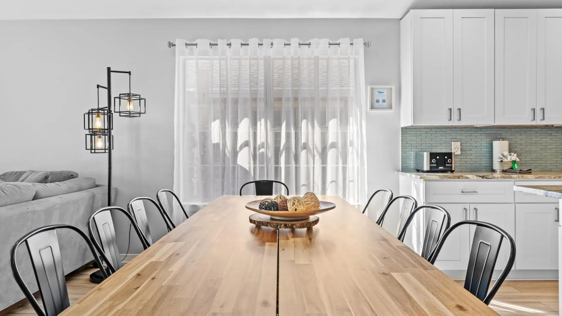 펜션 Luxurious House, Private Heated Pool, Dedicated Office, Mins Walk To & Shops 데스틴