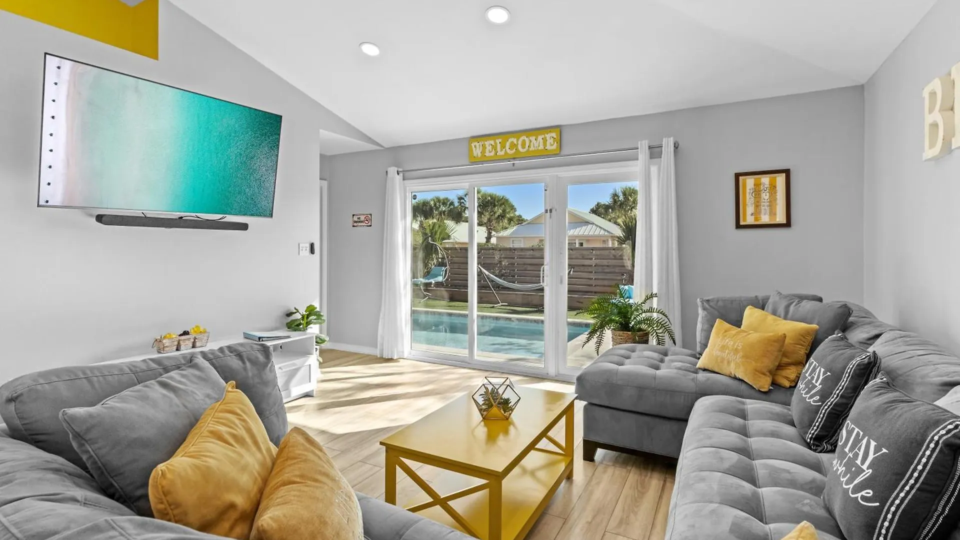 펜션 Luxurious House, Private Heated Pool, Dedicated Office, Mins Walk To & Shops 데스틴