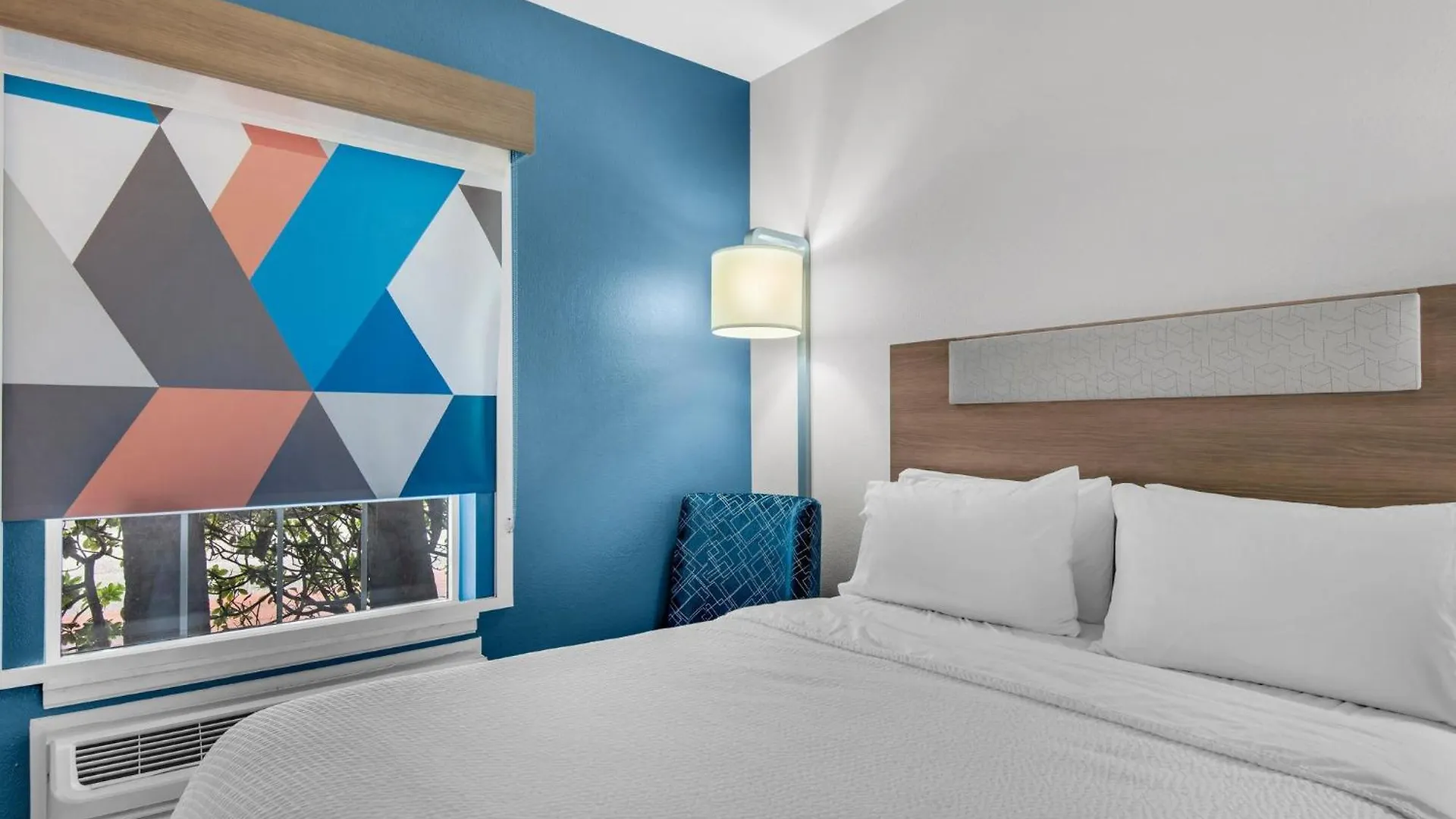 Express E - Commons Mall Area By Ihg Hotel Destin