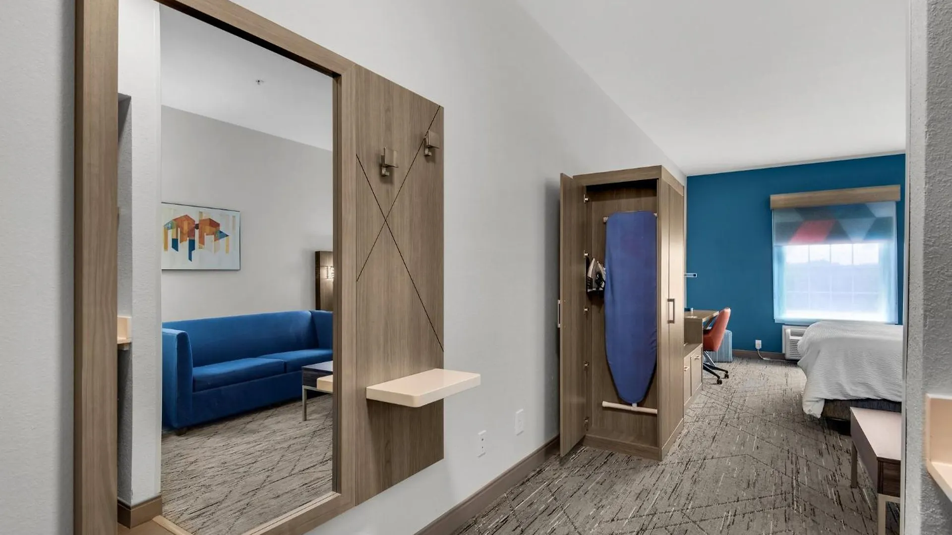 Express E - Commons Mall Area By Ihg Hotel