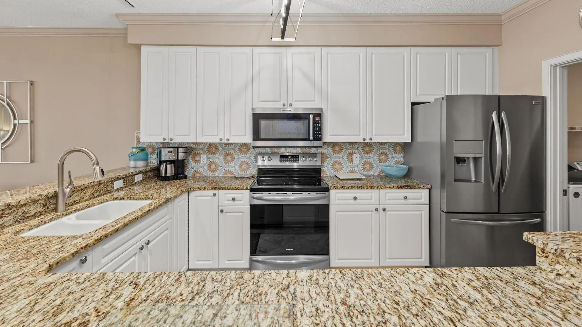 Elegant 4bd 4ba With Stunning Ocean Views And Direct & Pool Access Nyaraló