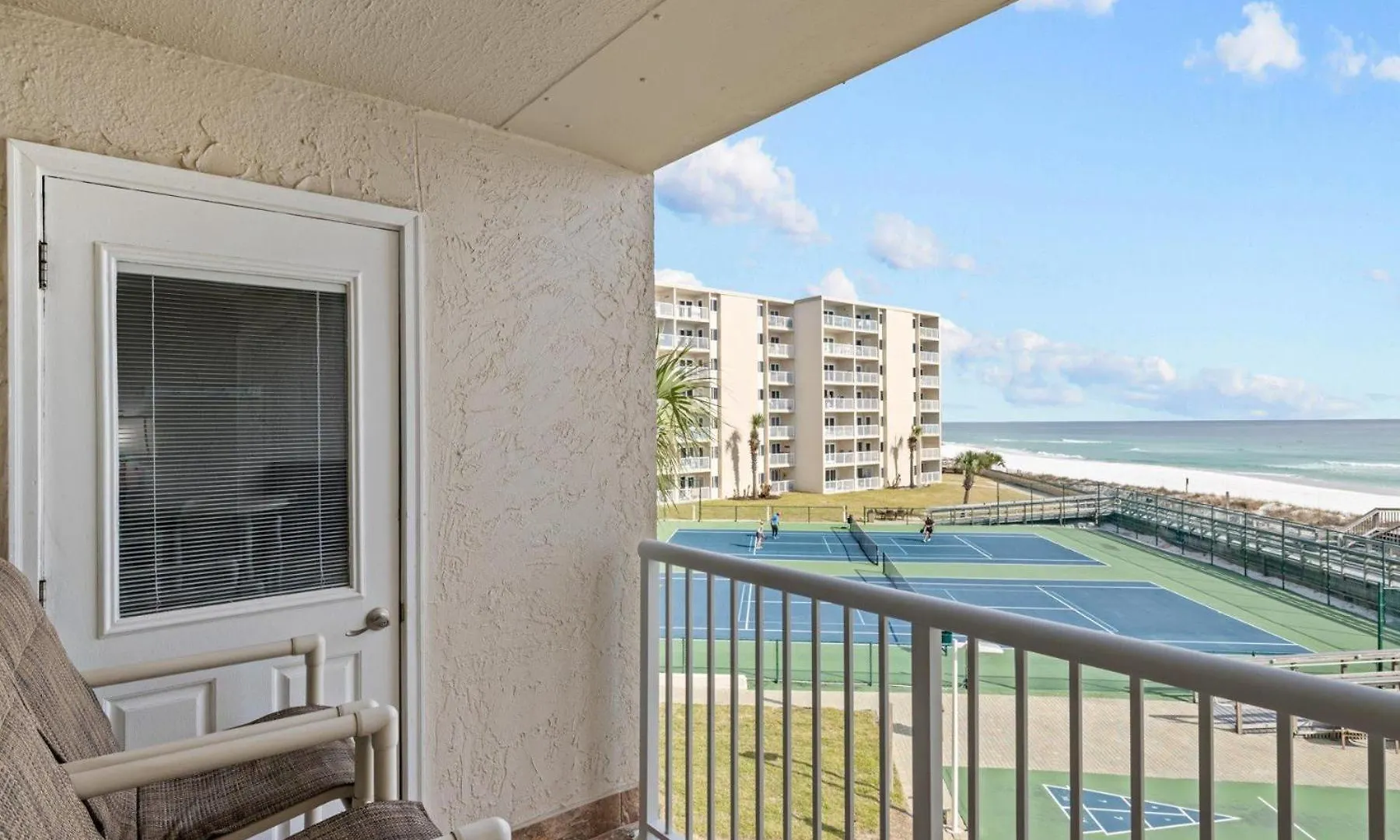 Surf And Racquet Unit 304