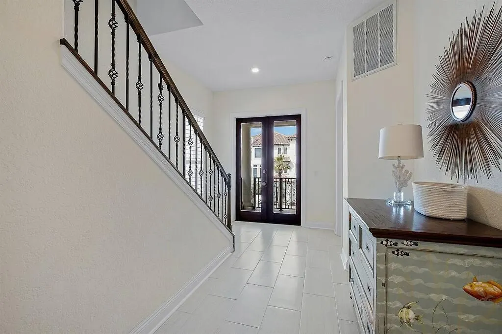 Gulf Views 6 Bedroom Elevator Community Pool *