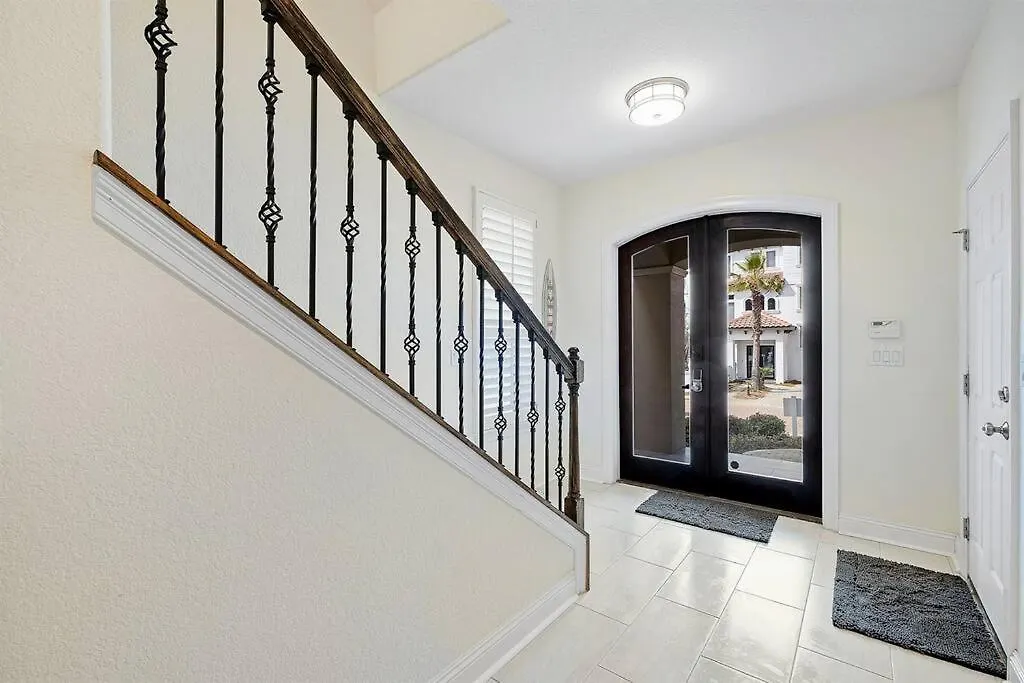 Gulf Views 6 Bedroom Elevator Community Pool