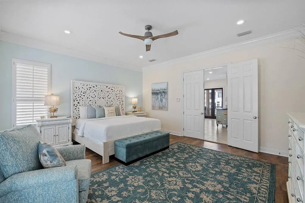 Gulf Views 6 Bedroom Elevator Community Pool *