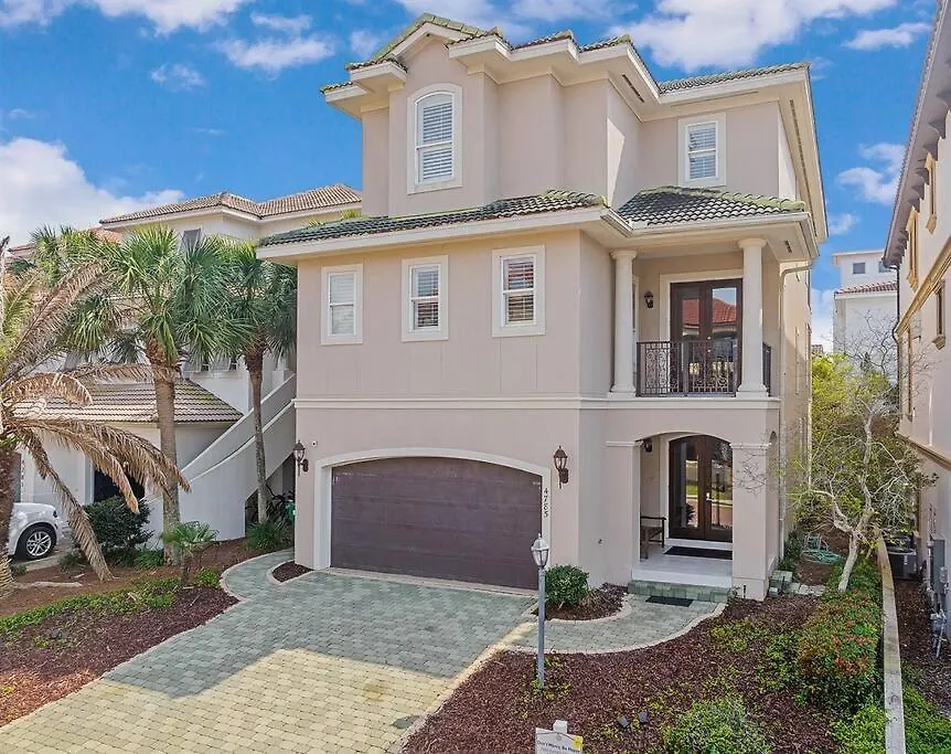Gulf Views 6 Bedroom Elevator Community Pool
