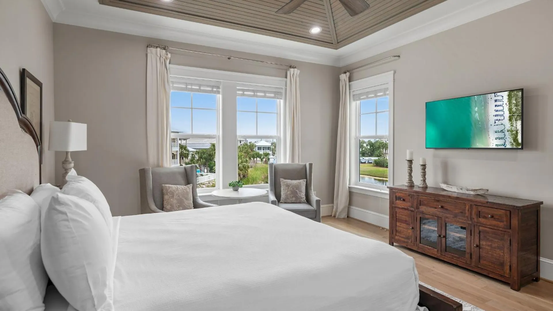 Living The Dream At Pointe Holiday home *