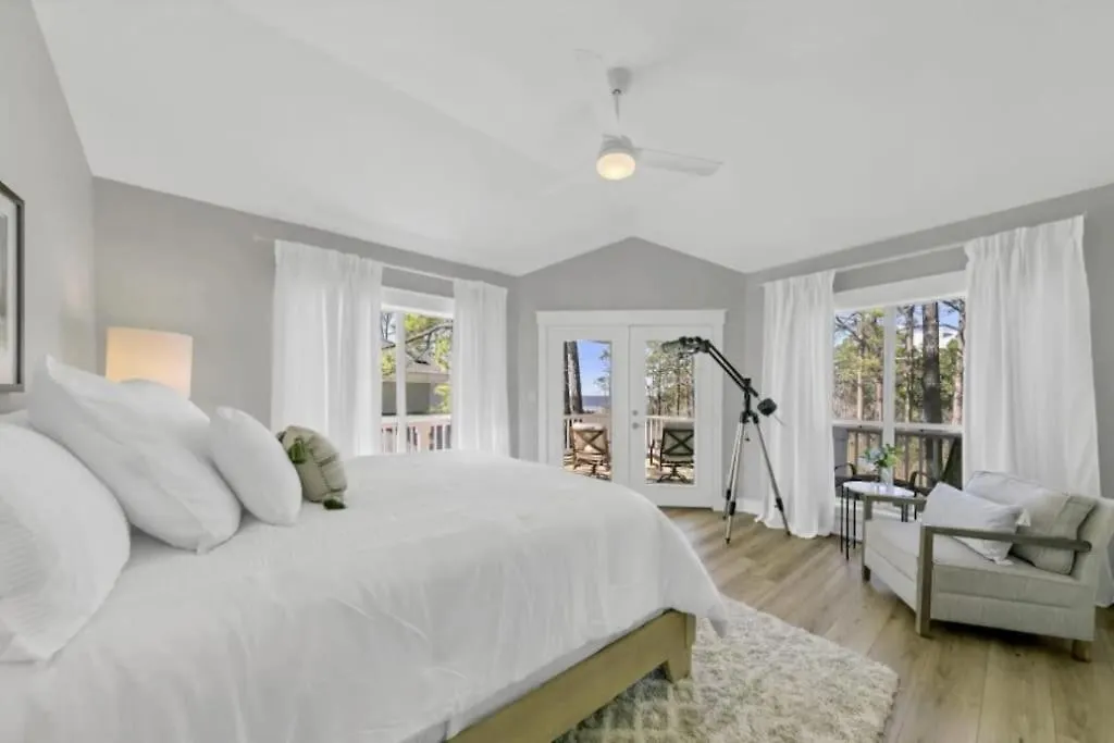 3 Bed 3 Bath And Bay Escape - Free Golf Cart *