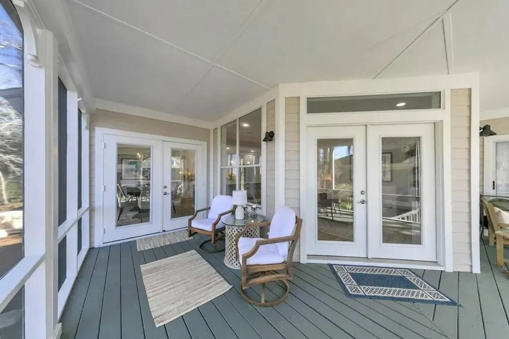 Holiday home 3 Bed 3 Bath And Bay Escape - Free Golf Cart *