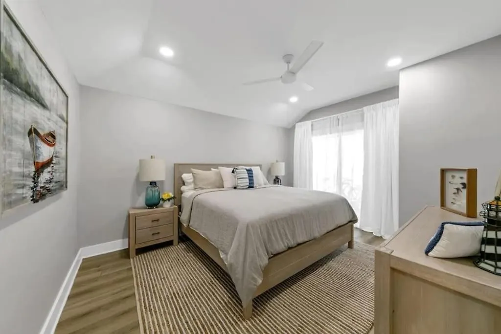 3 Bed 3 Bath And Bay Escape - Free Golf Cart Holiday home