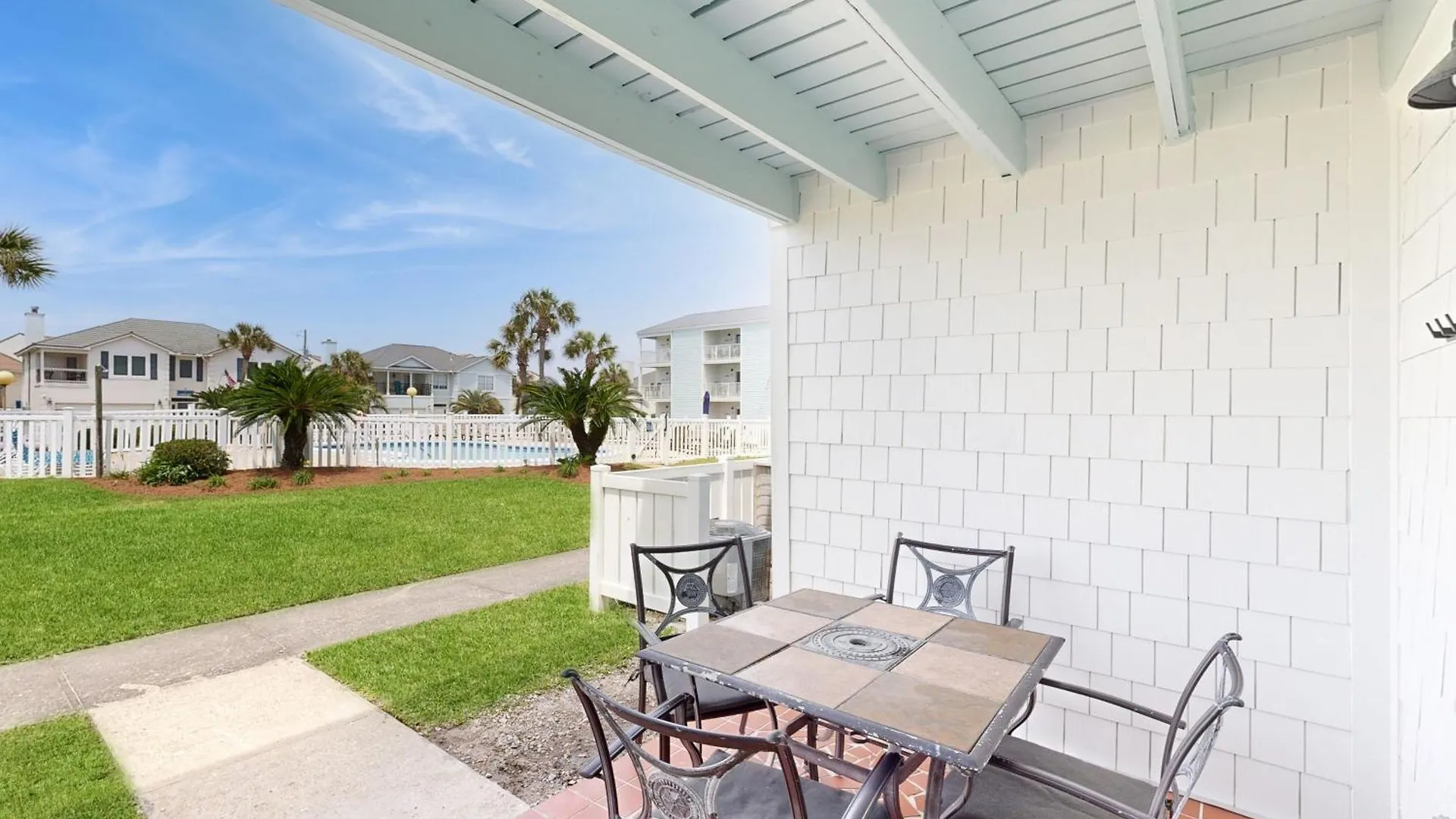 Apartment Tradewinds 4 *