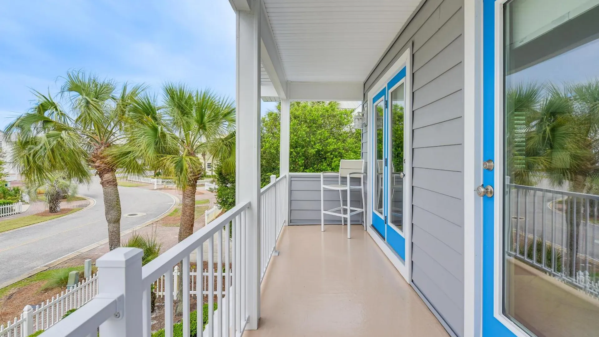 Holiday home Grand Getaway - Walk A Block To The Beach!
