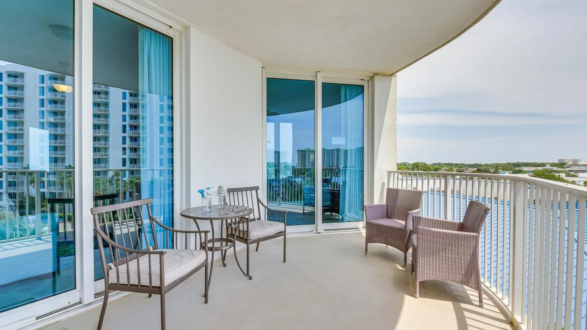 Apartment Walk To Poolside Oasis In Palms Of Destin!