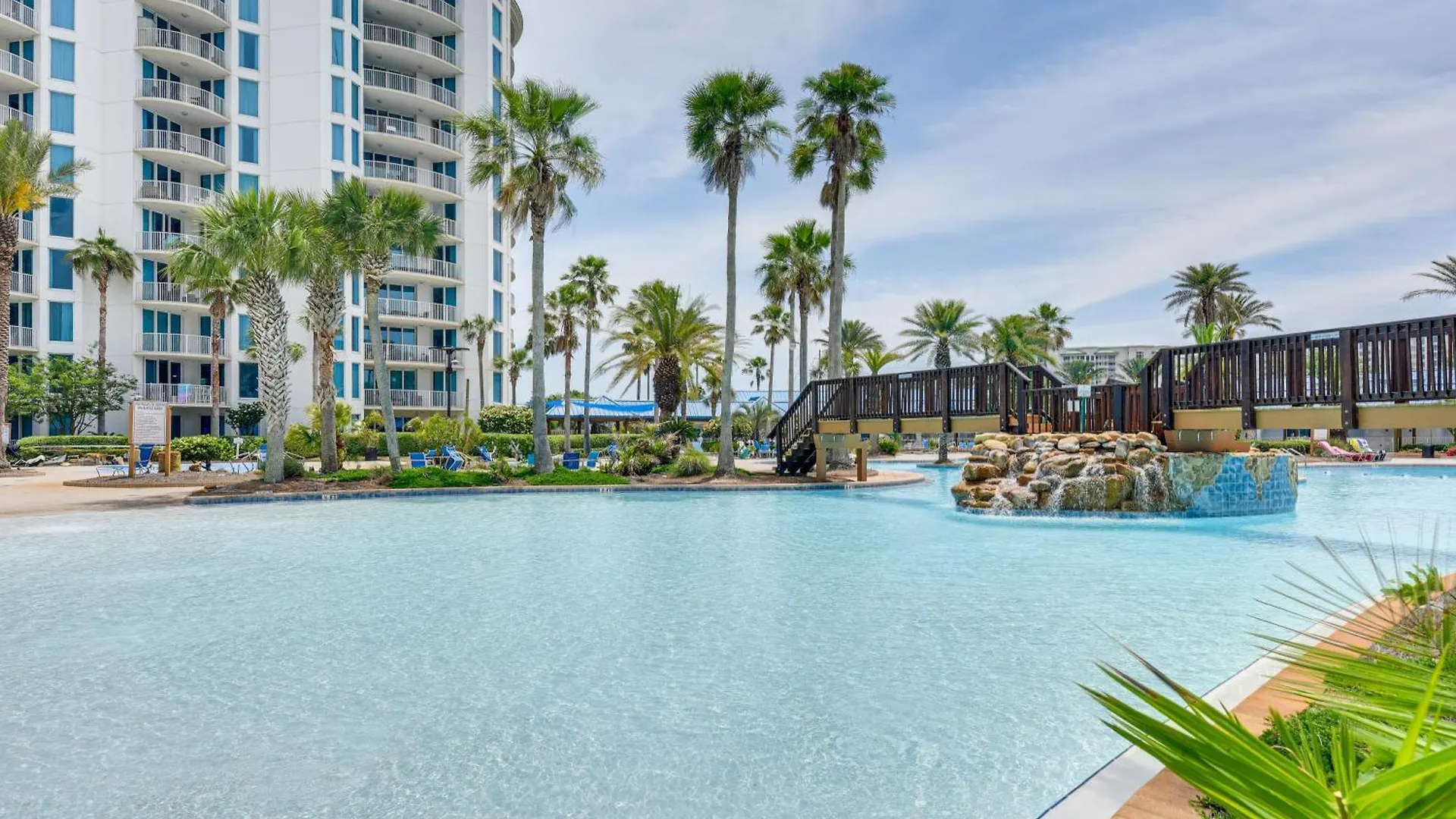Apartment Walk To Poolside Oasis In Palms Of Destin!