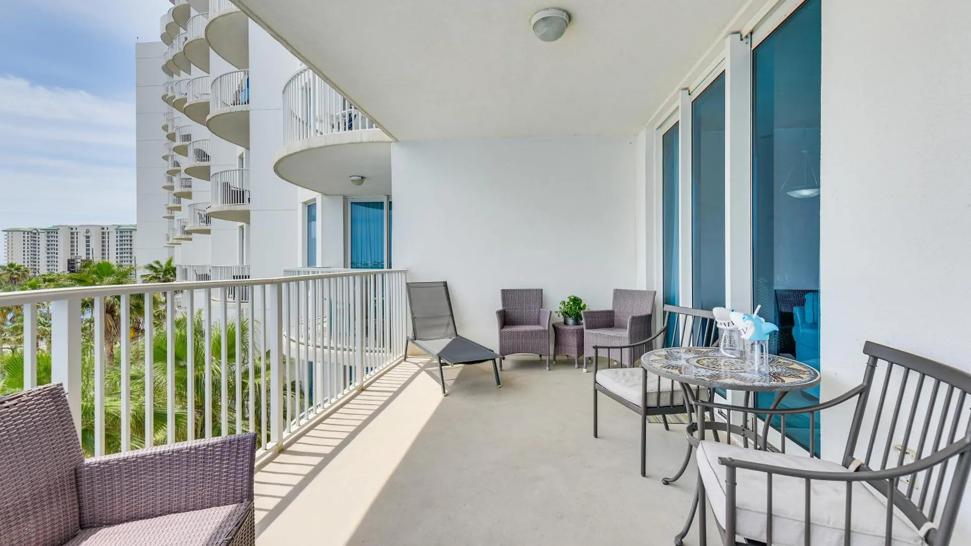 Walk To Poolside Oasis In Palms Of Destin! Apartment