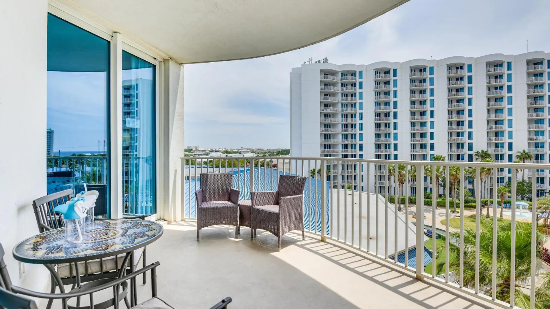Walk To Poolside Oasis In Palms Of Destin! Destin