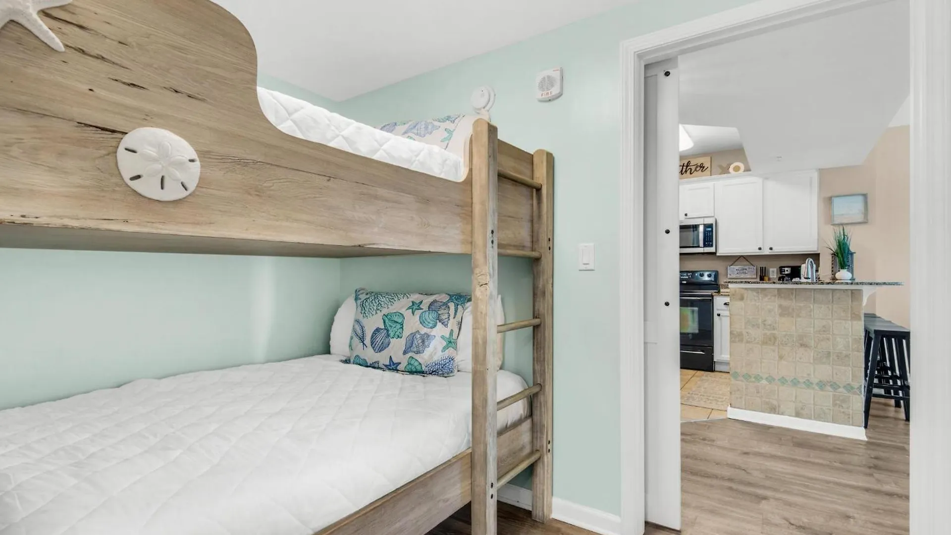 Palms #2605 Jr 2br 2*