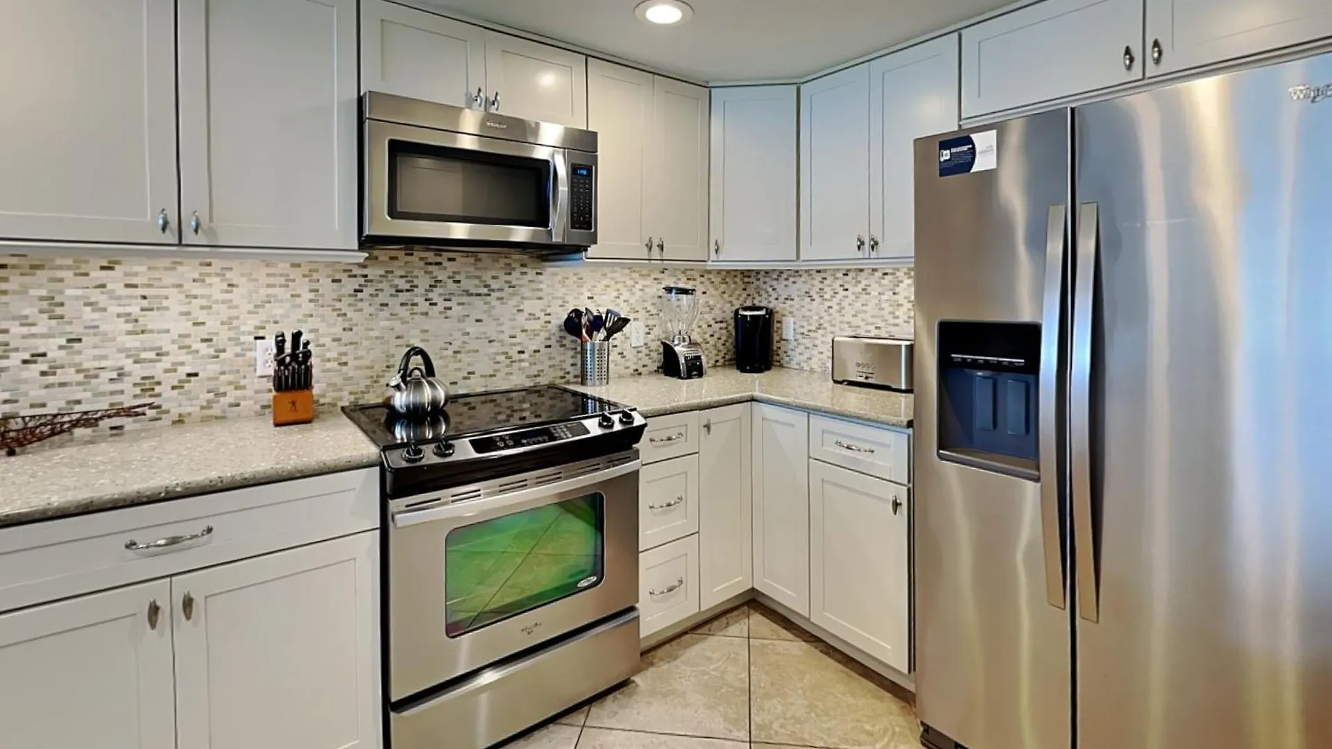 Jade East Towers 650 Apartment