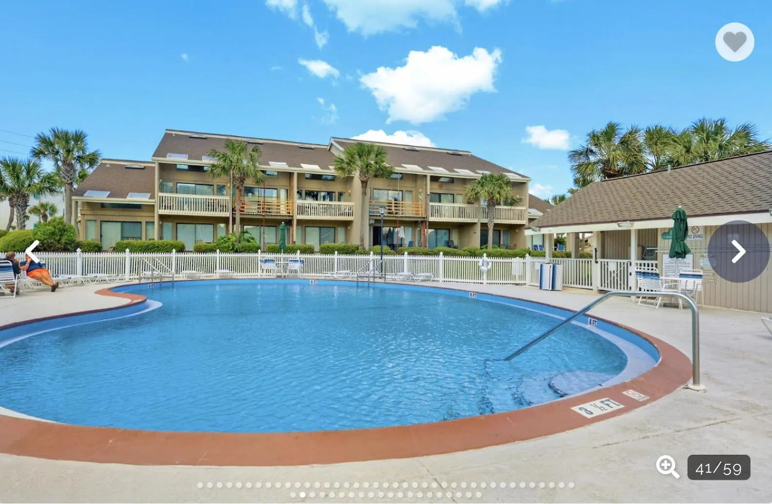 3 Min Walk To Beach- Gulf Breeze Lakefront Retreat! Sleeps 8 * Destin