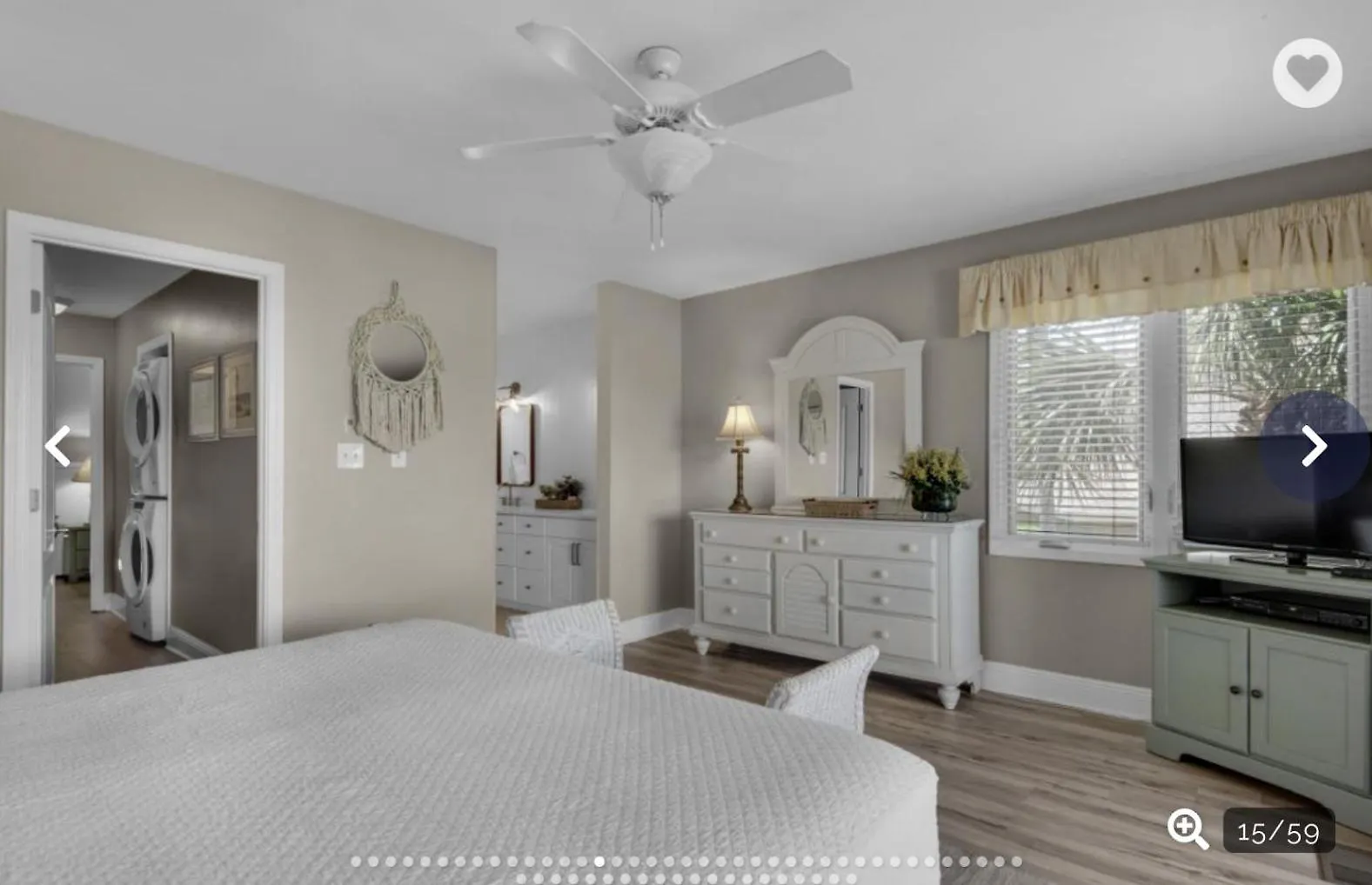 3 Min Walk To Beach- Gulf Breeze Lakefront Retreat! Sleeps 8 Holiday home