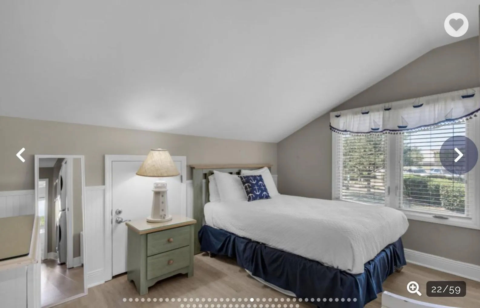 3 Min Walk To Beach- Gulf Breeze Lakefront Retreat! Sleeps 8