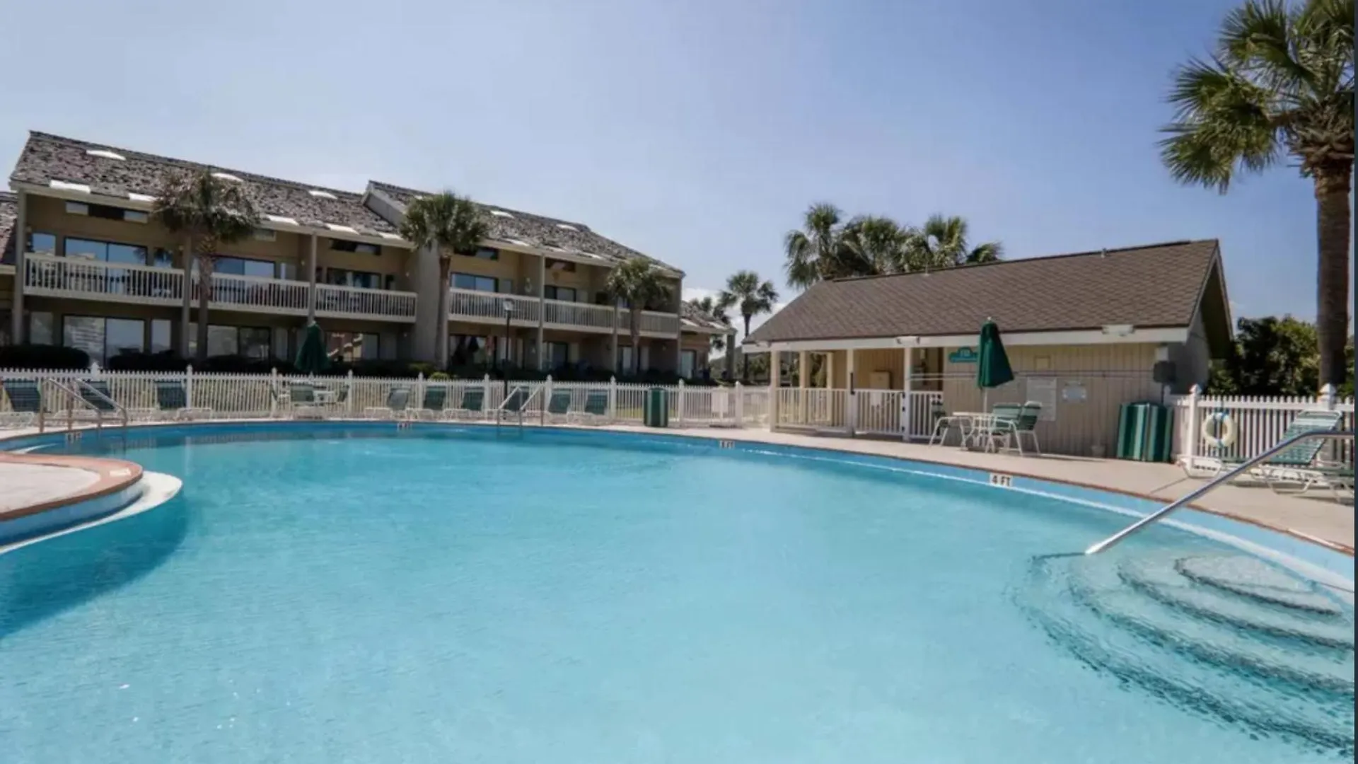 Holiday home 3 Min Walk To Beach- Gulf Breeze Lakefront Retreat! Sleeps 8