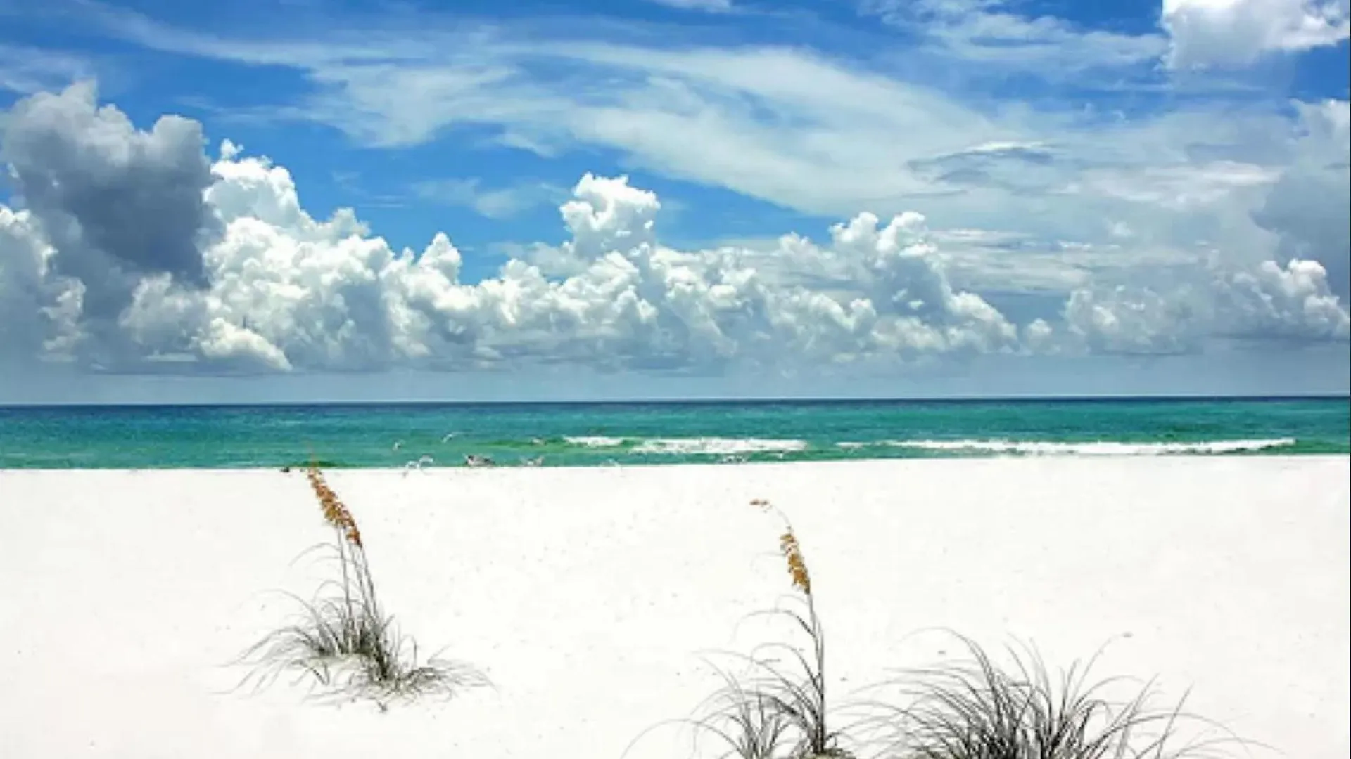 3 Min Walk To Beach- Gulf Breeze Lakefront Retreat! Sleeps 8 Holiday home