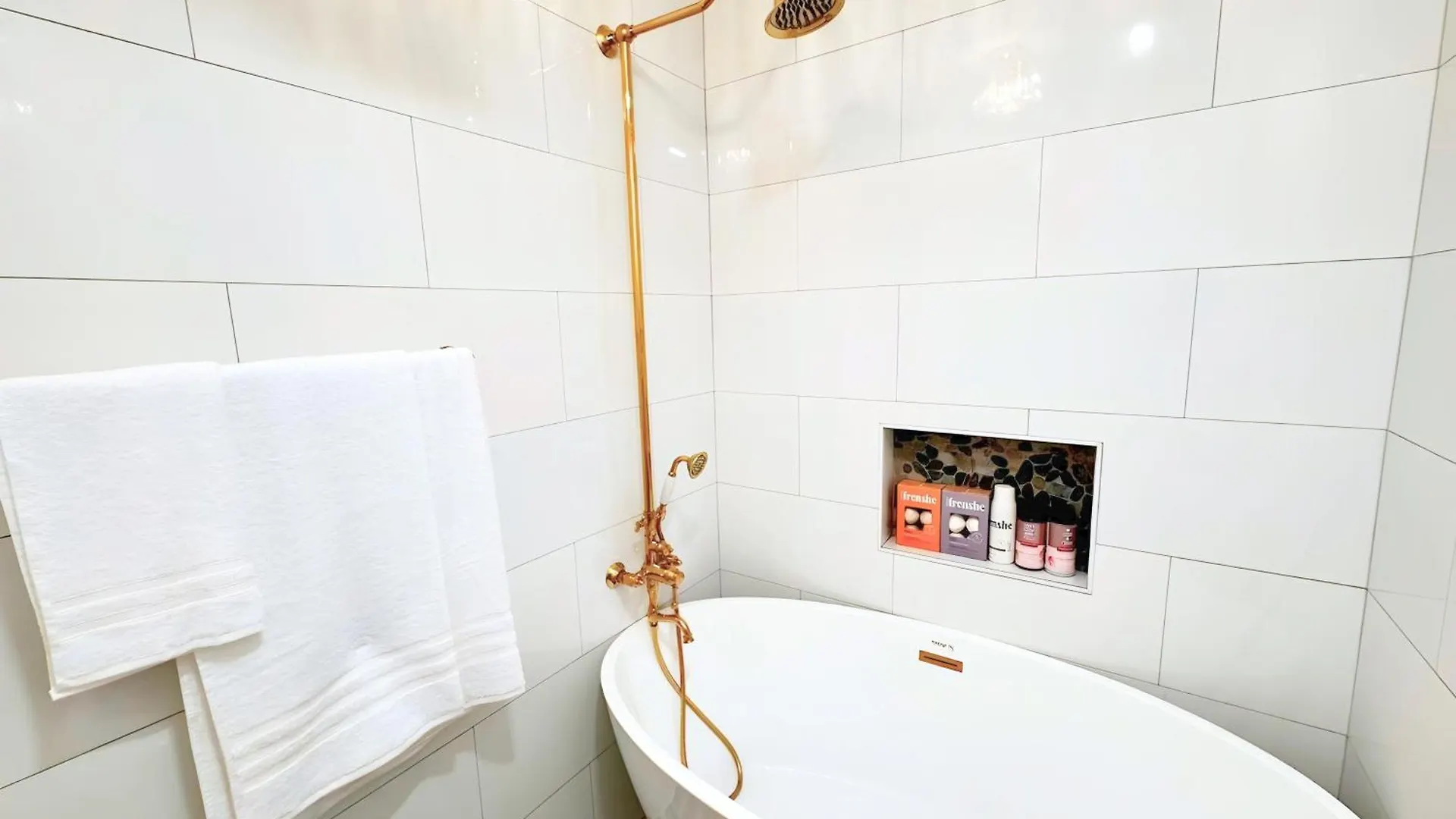 Nyaraló Renovated House, 1 Minute Walk To Miramar