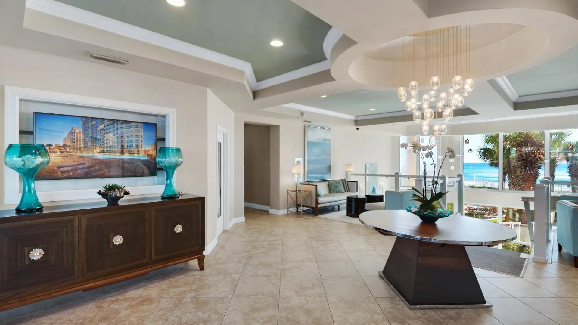 Beautiful Spacious Penthouse 2 Story Front Sleeps 12! 度假居