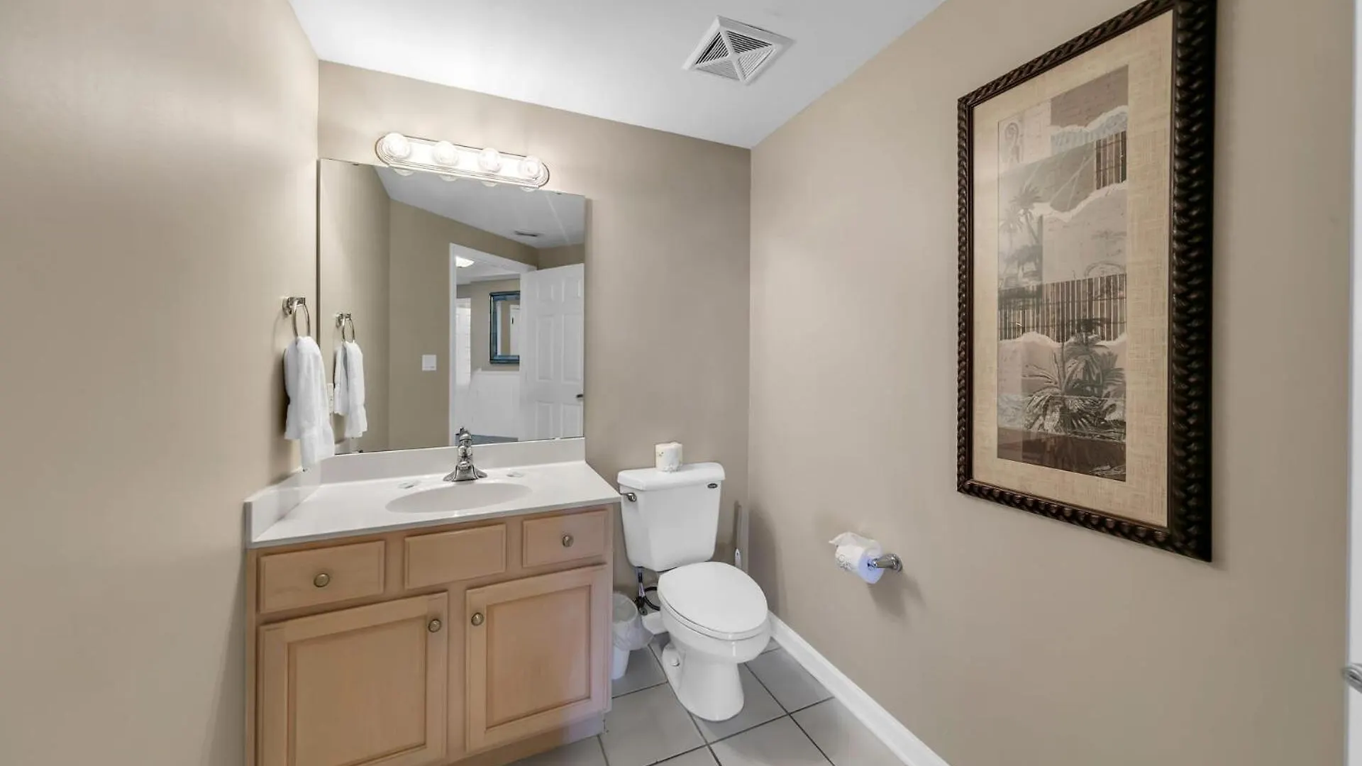 Beautiful Spacious Penthouse 2 Story Front Sleeps 12! 度假居