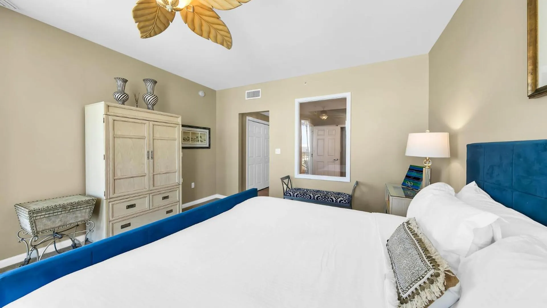 度假居 Beautiful Spacious Penthouse 2 Story Front Sleeps 12!