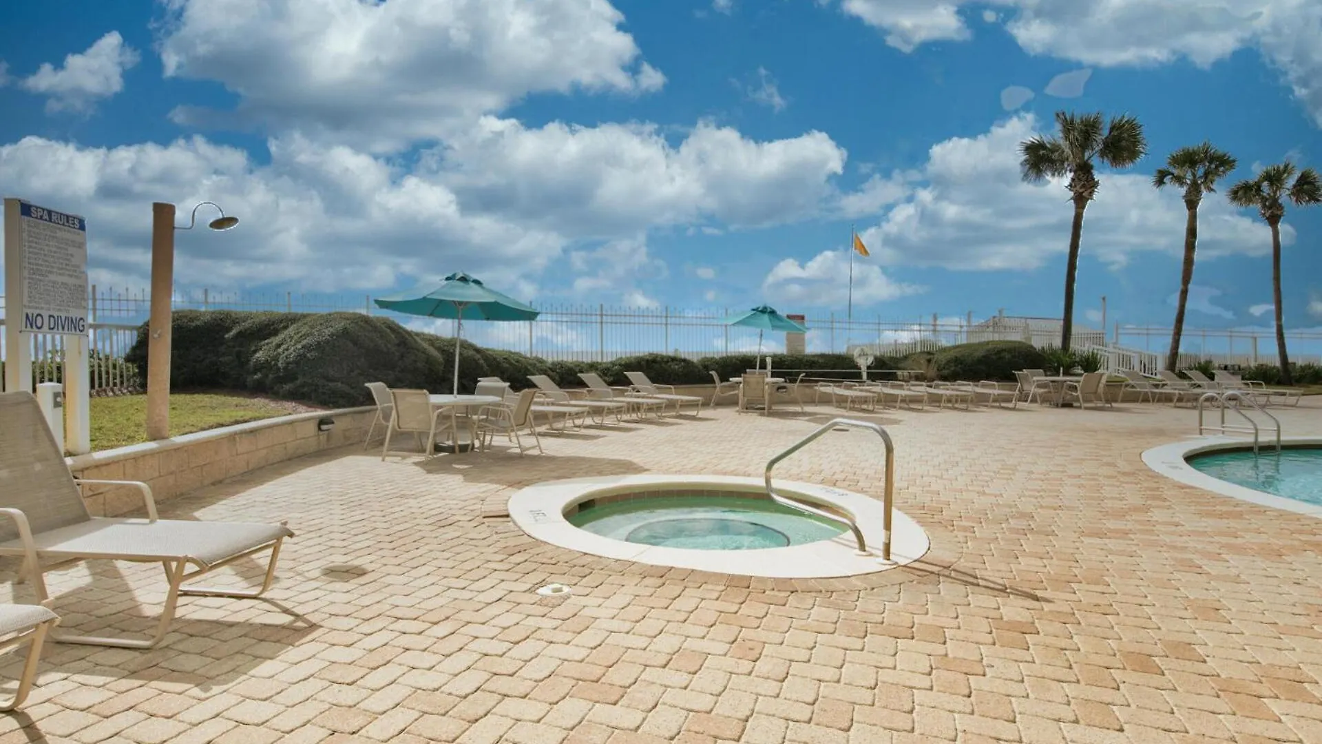 度假居 Beautiful Spacious Penthouse 2 Story Front Sleeps 12!