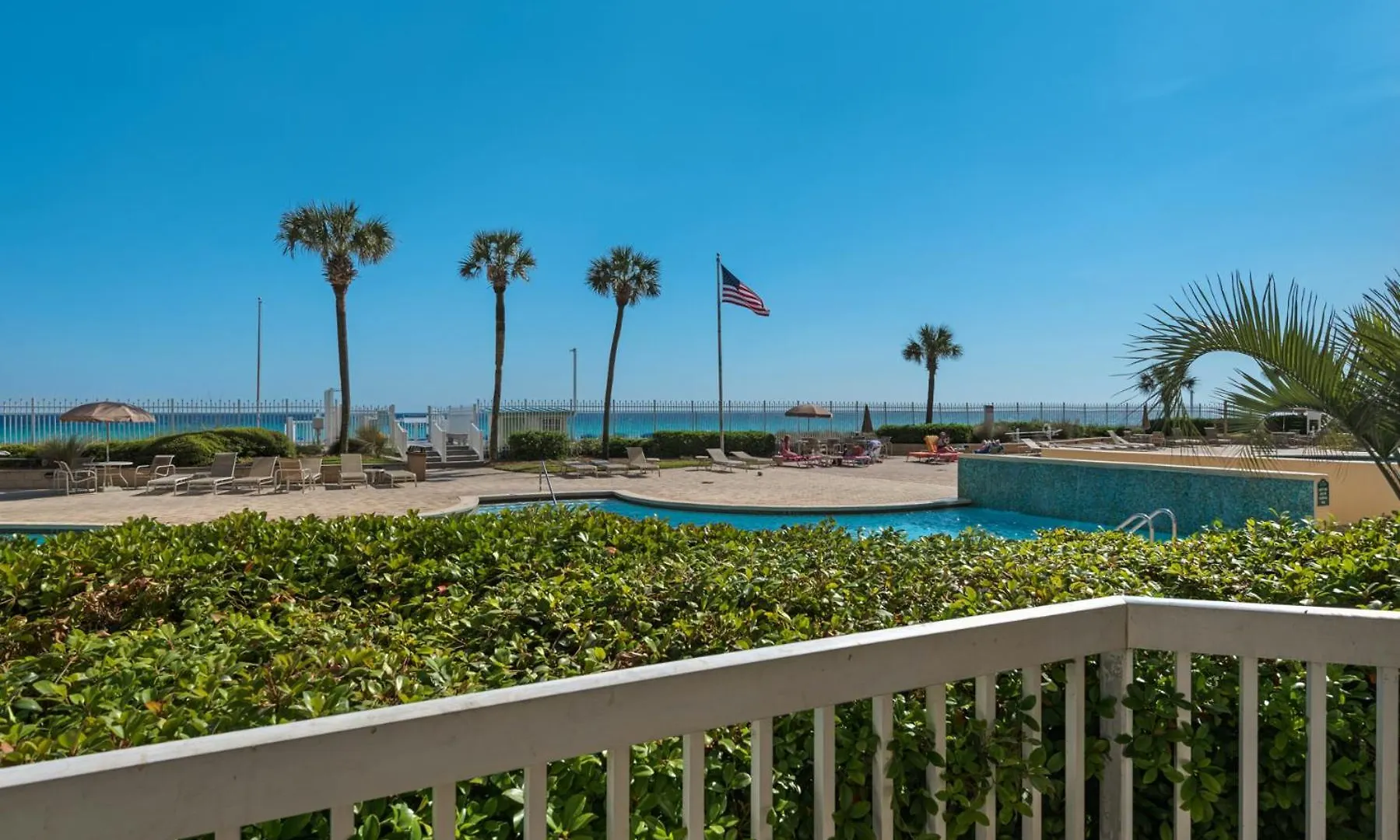 度假居 Beautiful Spacious Penthouse 2 Story Front Sleeps 12! *