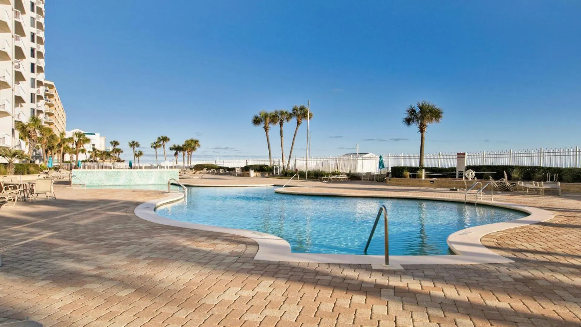 Beautiful Spacious Penthouse 2 Story Front Sleeps 12! *