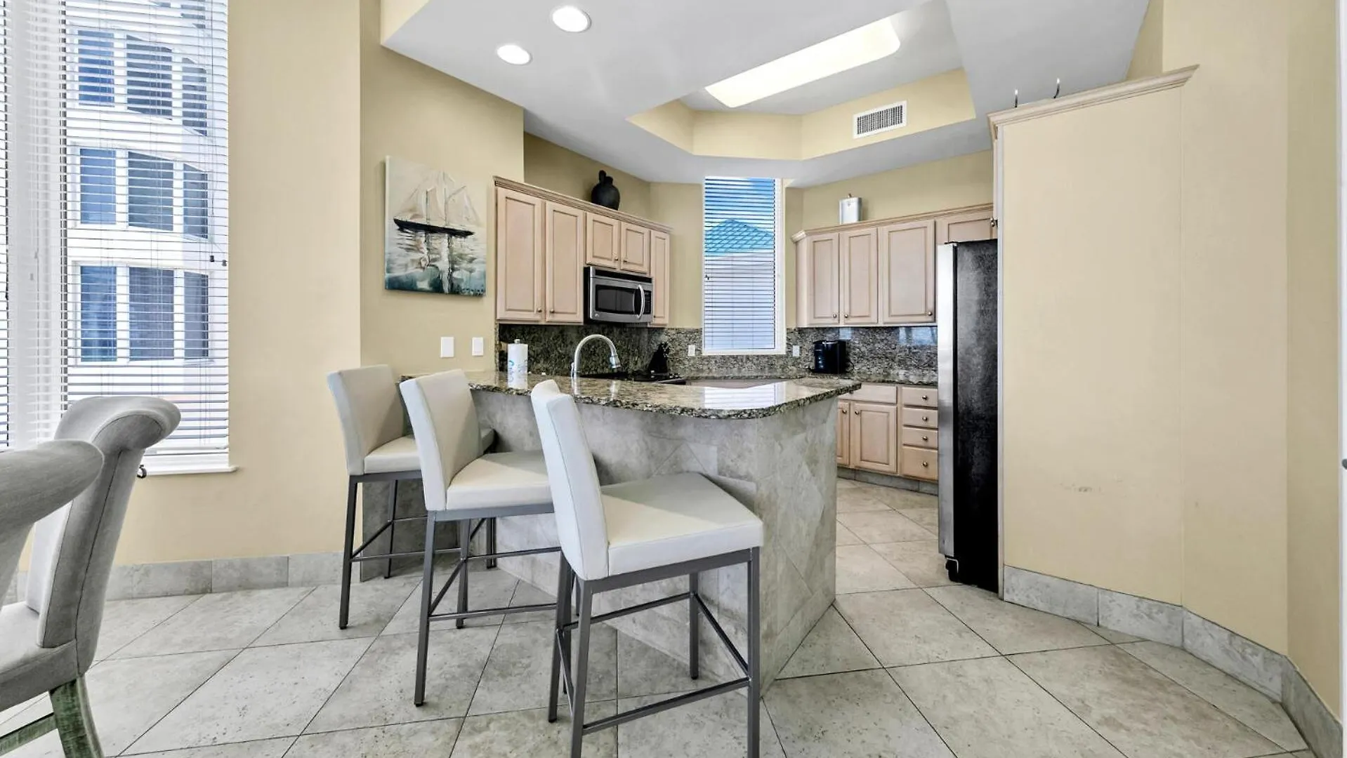 Beautiful Spacious Penthouse 2 Story Front Sleeps 12! 度假居 *