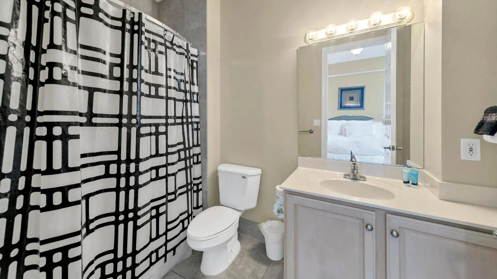度假居 Beautiful Spacious Penthouse 2 Story Front Sleeps 12! 德斯廷